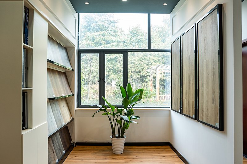 SHOW ROOM