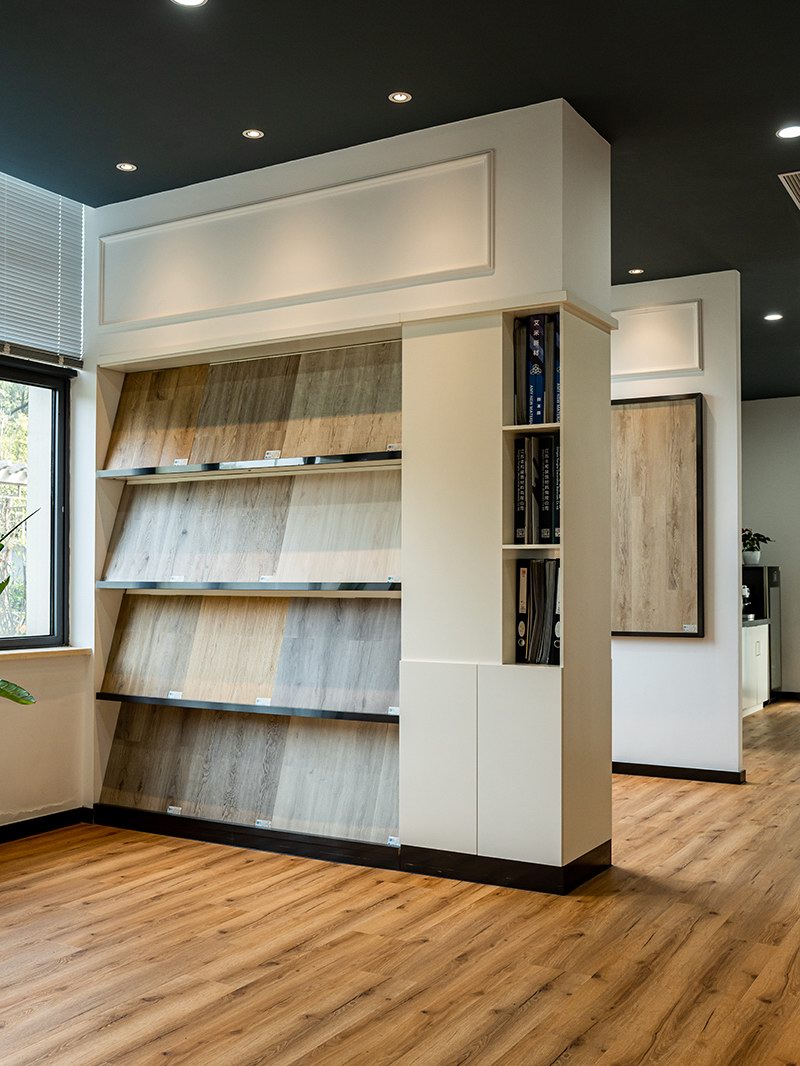 SHOW ROOM